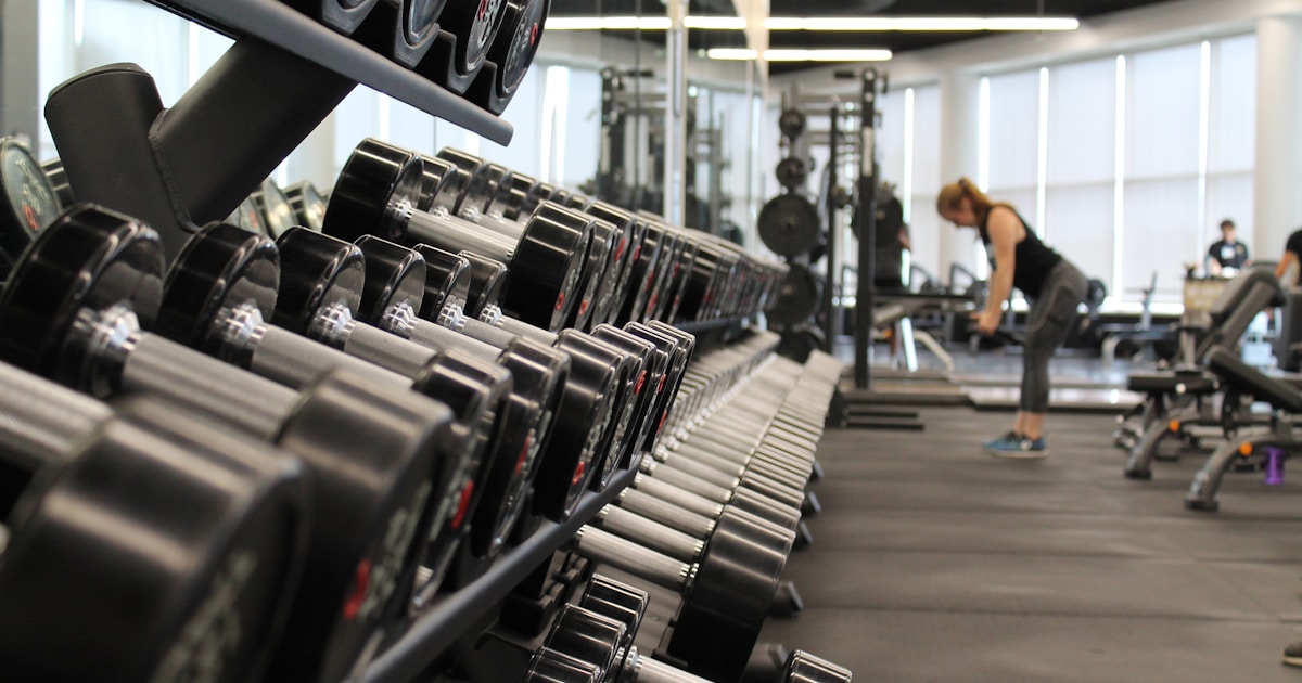 Gimnasio moderno con equipamiento profesional en CDMX